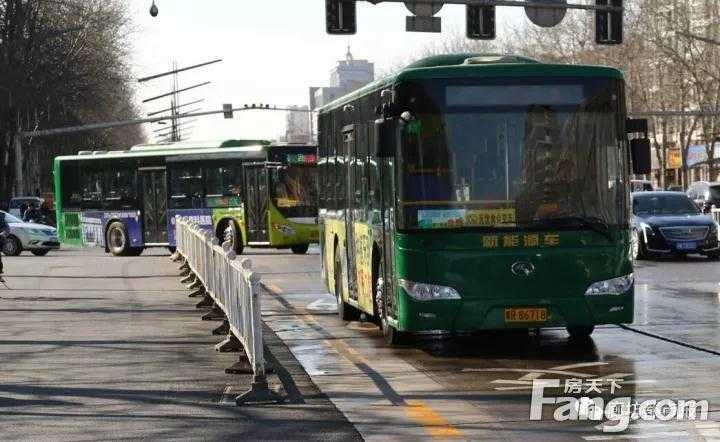 金冠里，金冠里公交站公交车